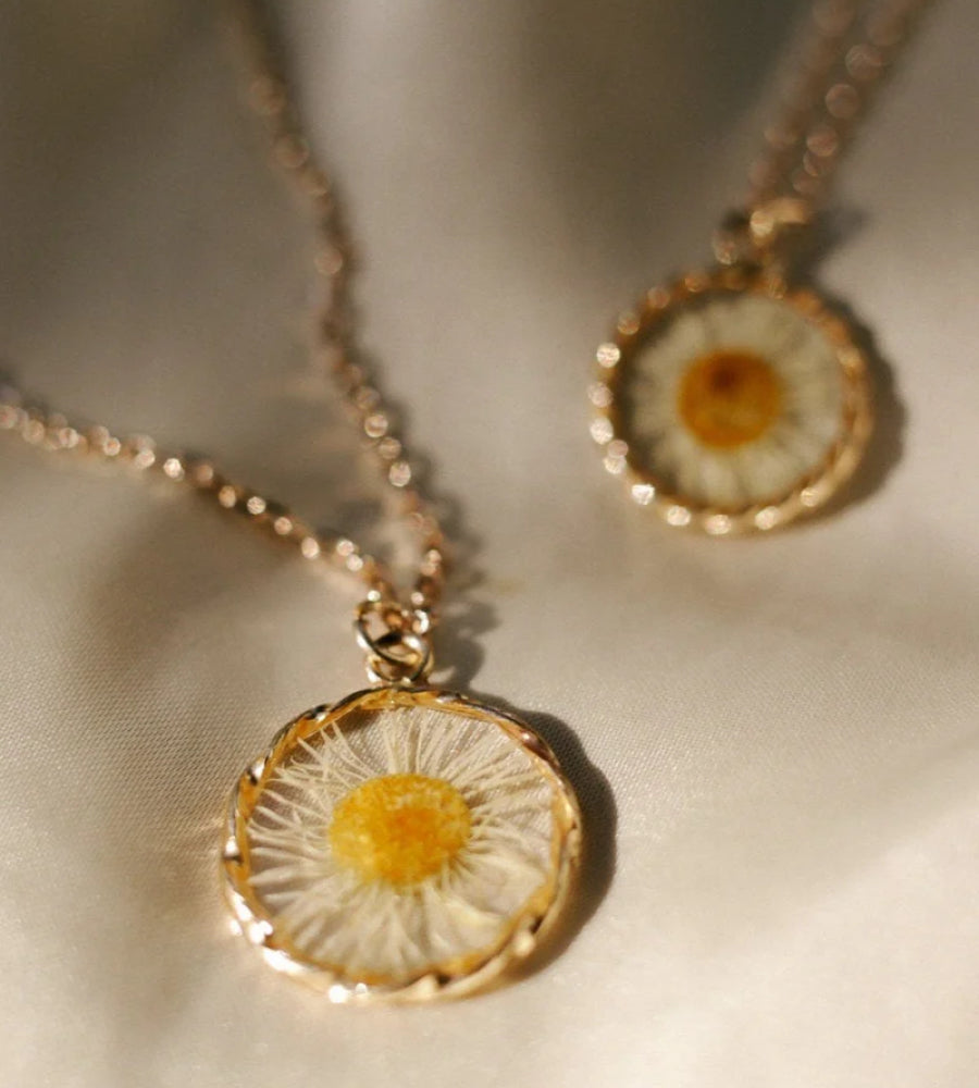 Real daisy flower necklace