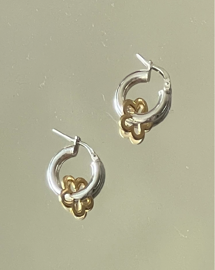 Silver hoops 925 with gold plated flowers